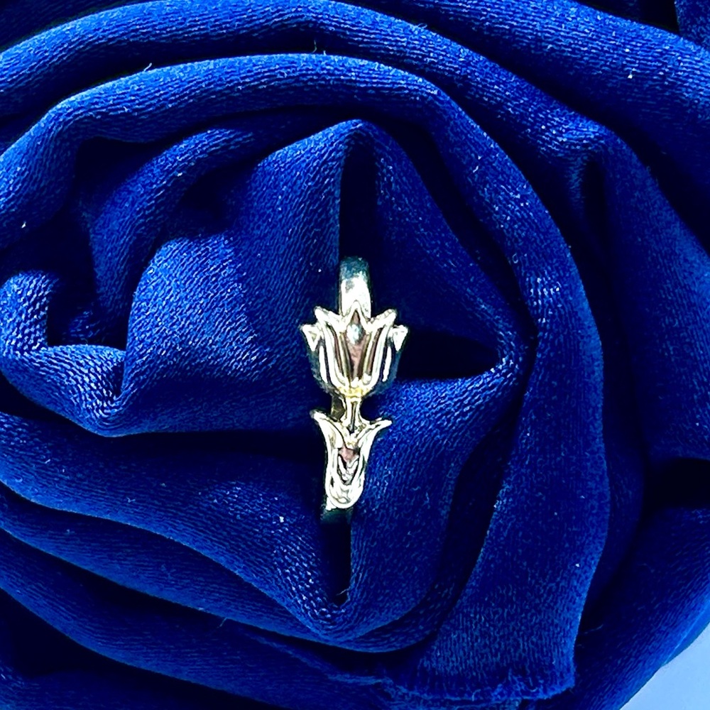 Gold tulip midi ring - Picture 3 of 7